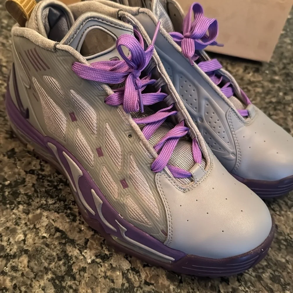 Nike air max pillar gray and Purple SneakersEUC 10.5